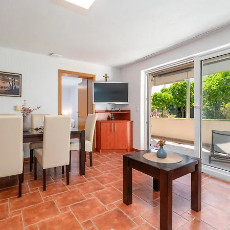 דירה Nevistic טרוגיר