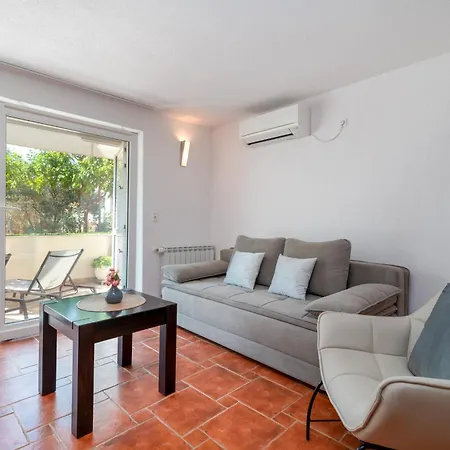 Apartman Nevistic *